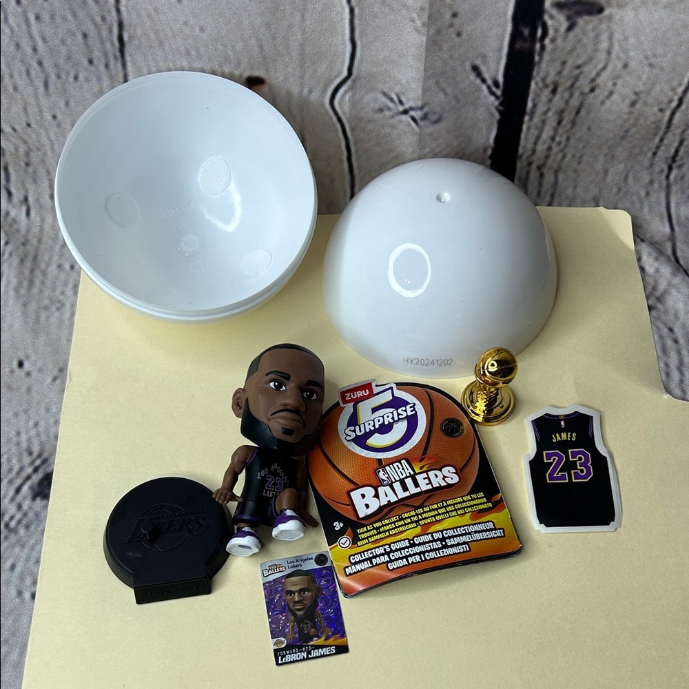Zuru 5 surprise mini brands NBA ballers, LeBron James